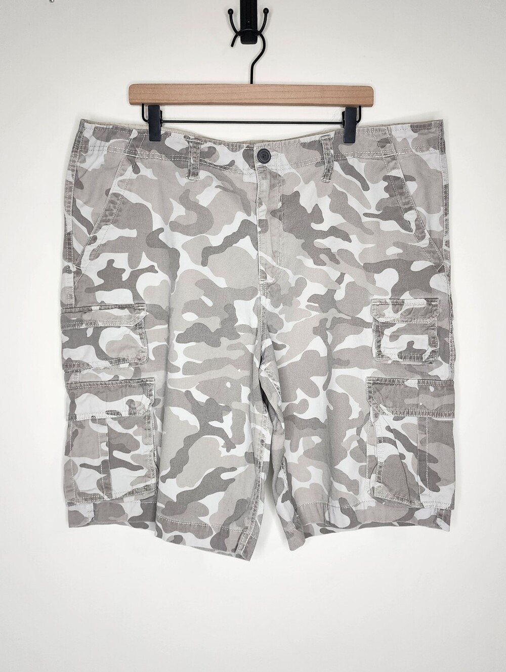 Men's Y2K Vintage Faded Glory Gray Camo Cargo Shorts Sz 42 Casual Comfort
